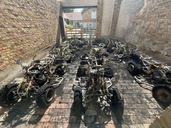 Alle elf Quads haben Feuer gefangen.