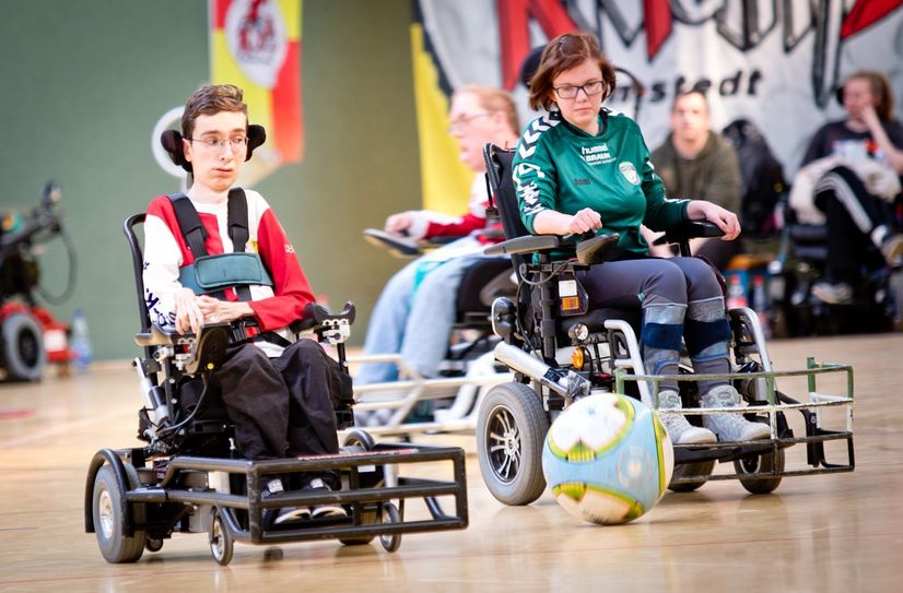 Die Sportler von Motor Mickten trainieren regelmäßig in der barrierefreien Ballsportarena.
