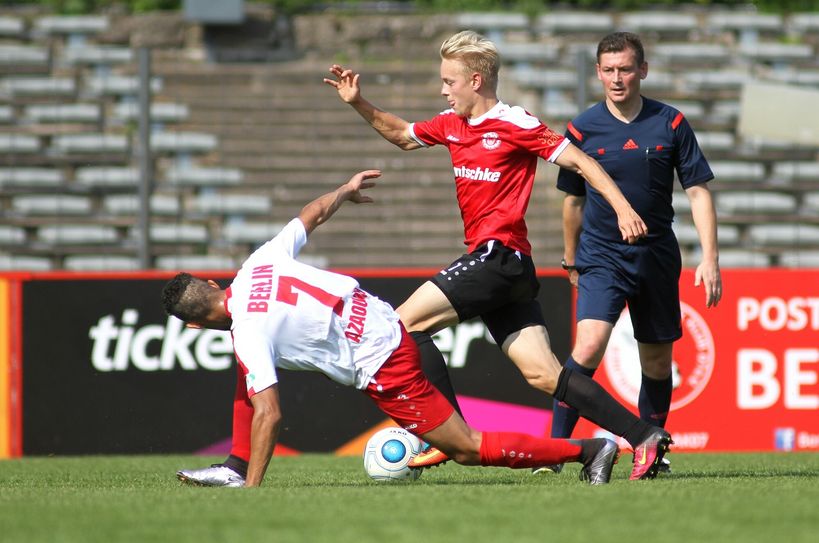 Dieses Laufduell zwischen Josef Müller (rechts, Bautzen) und Ahmed Azaouagh (links, Berlin) entscheidet der Bautzner für sich. Foto: Torsten Zettl