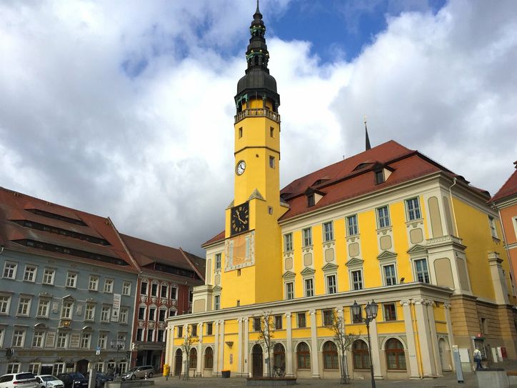 Wer zieht als Oberbürgermeister in das Rathaus ein. Am Sonntag, den 12. Juni entscheiden das die Einwohner von Bautzen.