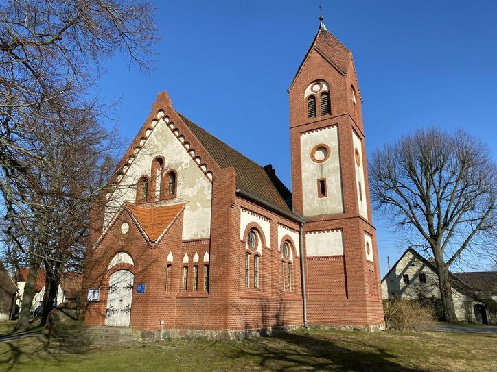 Die kleine Dorfkirche in Drößig.
