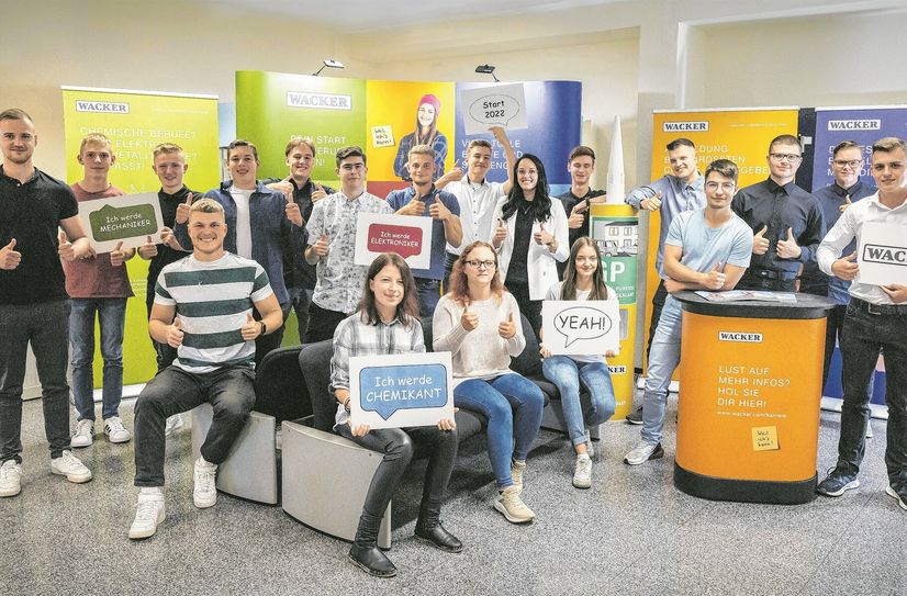 Für 18 junge Menschen begann Anfang September der sogenannte Ernst des Lebens. Sie alle haben sich für eine Ausbildung bei der Wacker Chemie AG in Nünchritz entschieden und starten voller Tatendrang ins Arbeitsleben.