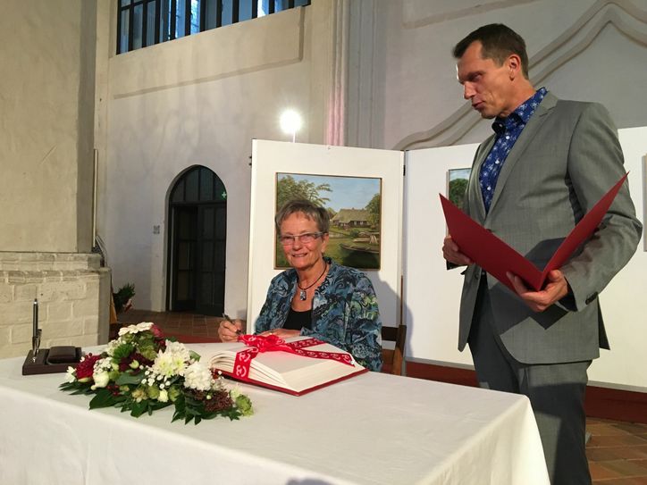 OB Holger Kelch würdigte Gabriele Gittel. Foto: Stadt Cottbus