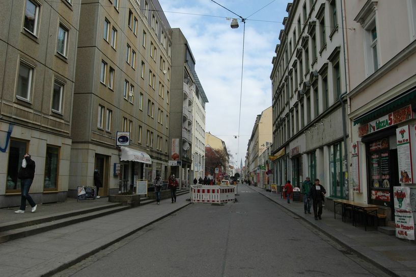 Das Neustädter Szeneviertel wie hier die Alaunstraße ist nachts ein beliebtes Ausflugsziel. Nicht jeder Anwohner freut sich wohl darüber. Foto: Pohl