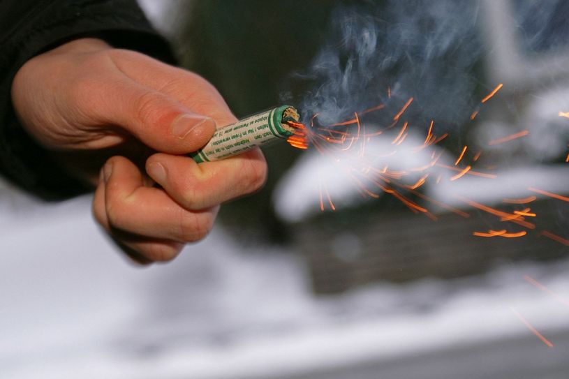 Jahr für Jahr ereignen sich in der Silvesternacht Unfälle mit teils schweren Verletzungen. Hintegrund ist oftmals der unsachgemäße Umgang mit Silvesterfeuerwerk. Foto: Archiv/Johanniter