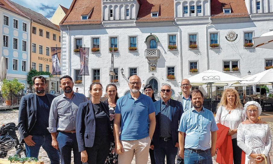 Mitglieder des neugegründeten Landesverbandes (v.l.): Jürgen Block, Christian Friedel, Heike Melzer, Astrid Fuhse, Dietmar Czekay, Yvonne Langner, Oliver Neißner, Sören Uhle, Frank Simon, Annett Wauer-Knobloch und Stadtführerin Katrin Knüpfer.
