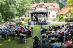Auch auf der Festbühne wird es gleich zweimal musikalisch.