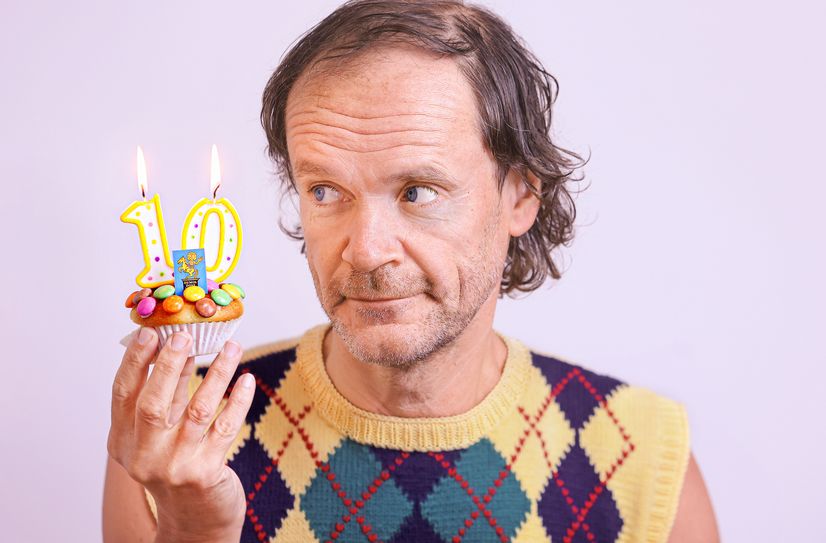Schirmherr Olaf Schubert gratuliert zum "HuZo"-Geburtstag.