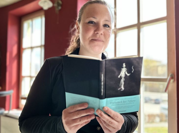 Pfarrerin Alina Erdem von der evangelischen Kirchengemeinde lädt zur »Literaturzeit« ein.