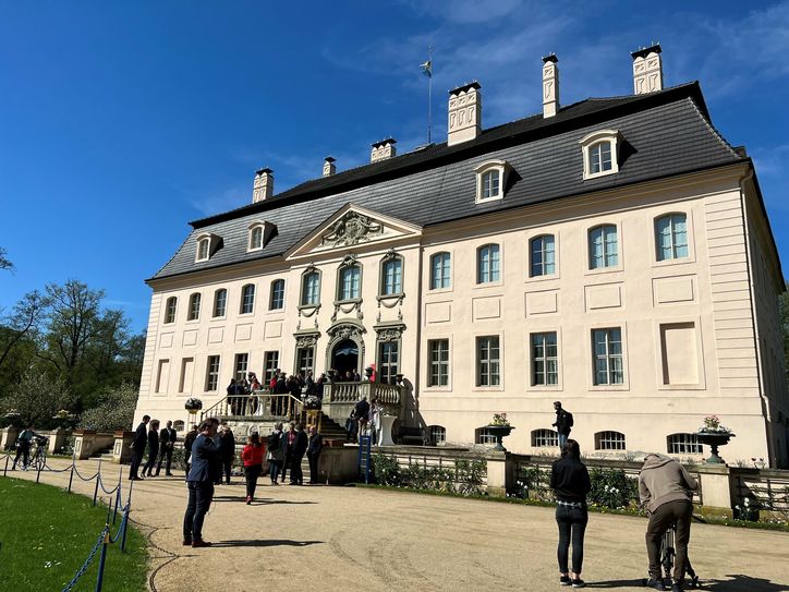 Feierliche Eröffnung im Schloss.