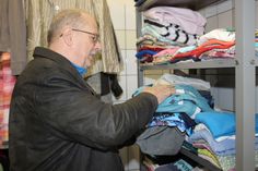 Noch hält sich der aktuelle »Warenbestand« in Grenzen. Andreas Prinz ist allerdings vom sozialen Engagement der Doberlug-Kirchhainer überzeugt.