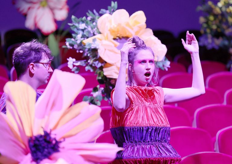Tom Bartels (l.) als Danko und Lena Conrad als Flora sind seitens der neuen Bühne beim Theaterprojekt mit dabei.