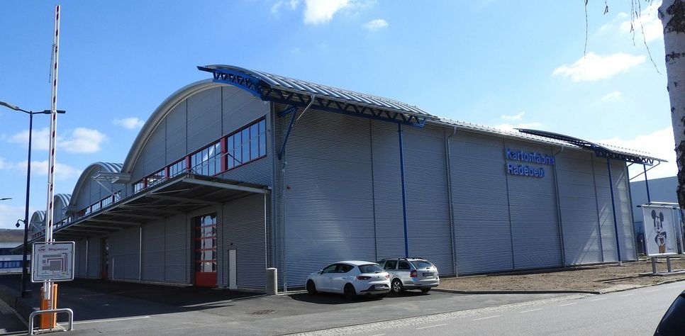Die neue Lagerhalle von außen.