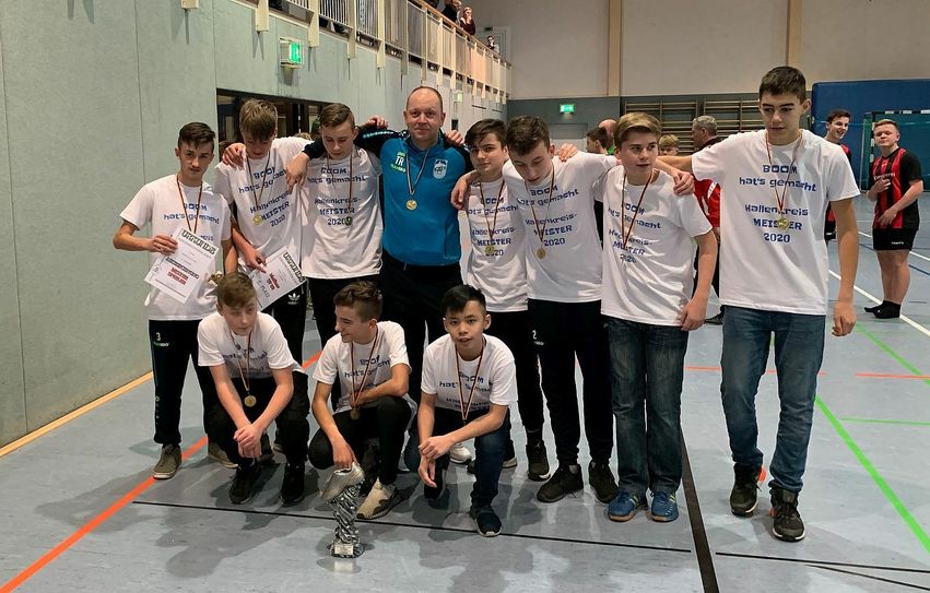 C-Junioren: In den hart umkämpften Spielen, welche ein gutes spielerisches Niveau hatten, konnte sich der Meißner SV 08 durchsetzen und den Futsalpokal entgegennehmen. Foto: KVF