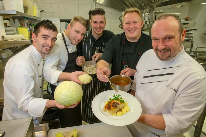 v.l.n.r.: Martin Wehler, Chefkoch Elbhotel Bad Schandau, Stefan Albrecht, Koch Zum Erbgericht Heeselicht, Philipp Haufe, Chefkoch  Zum Erbgericht Heeselicht, Thomas Michel, Inhaber und Chefkoch  Landhotel Heidekrug Cotta und Sven Petzold, Chefkoch Romantik Hotel Deutsches Haus Pirna, Foto: Marko Förster