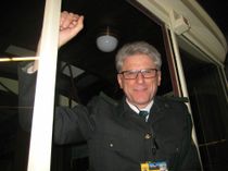 Holger Frenzel in einer alten Straßenbahn. Foto: Eberlein