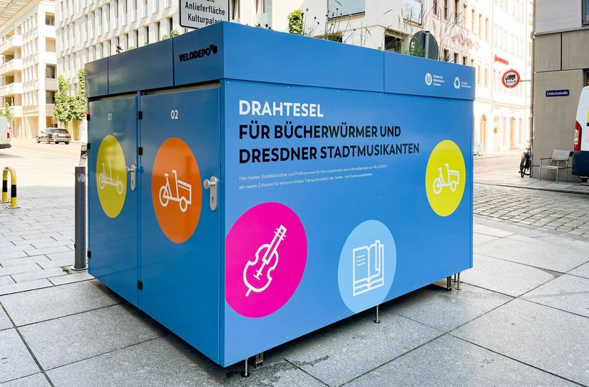 Fahrradgarage vor dem Kulturpalast.