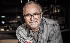 Jürgen Karney ist bekannt aus Rundfunk und Fernsehen.