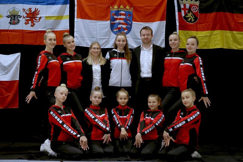Das Riesaer Team mit Trainer und Kampfrichter.