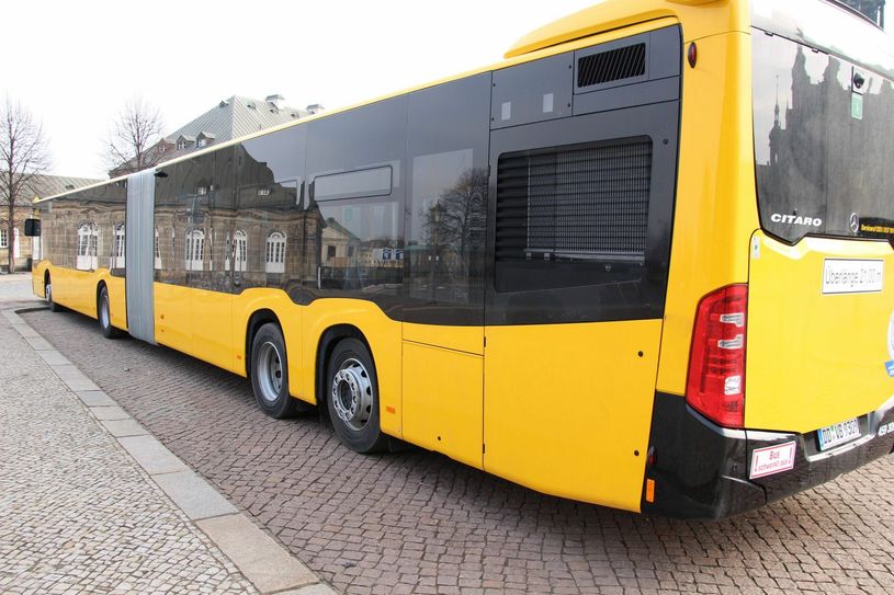 Die 21-Meter-Busse haben vier Achsen, wobei die vierte Achse lenkbar ist.