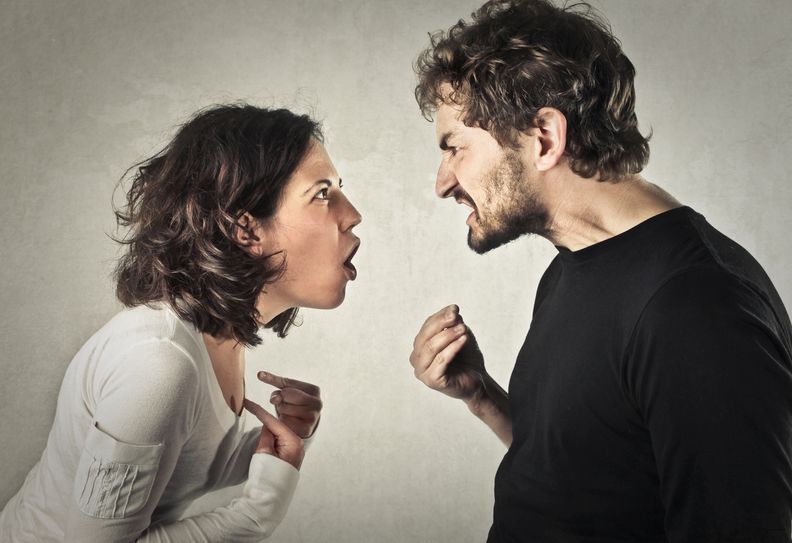 Nur mit einem halben Ohr hingehört: Im Feierabend gehen besonders oft Informationen verloren, weil der „Speicher“ des Partners voll ist. Das Entärger-Seminar erklärt auch, was man in dieser Situation tun kann bzw. wie sie zu vermeiden ist. Foto: Olly/Fotolia.com