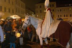 In Pirna kommt der Heilige St. Martin hoch zu Ross. Foto: D. Förster