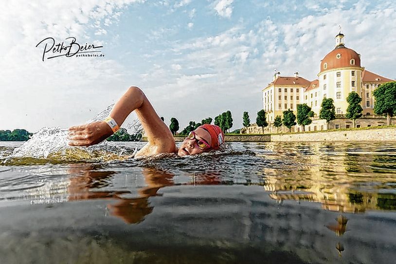 Vor dieser traumhaften Kulisse ist es kein Wunder, dass der Moritzburger Schloss-Triathlon zu den schönsten Deutschlands zählt. Foto: Pettko Beier