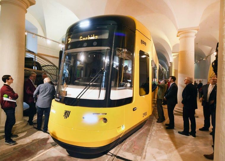 Das Modell der neuen Stadtbahn ist derzeit im Verkehrsmuseum ausgestellt. Foto: Jörn Wolf