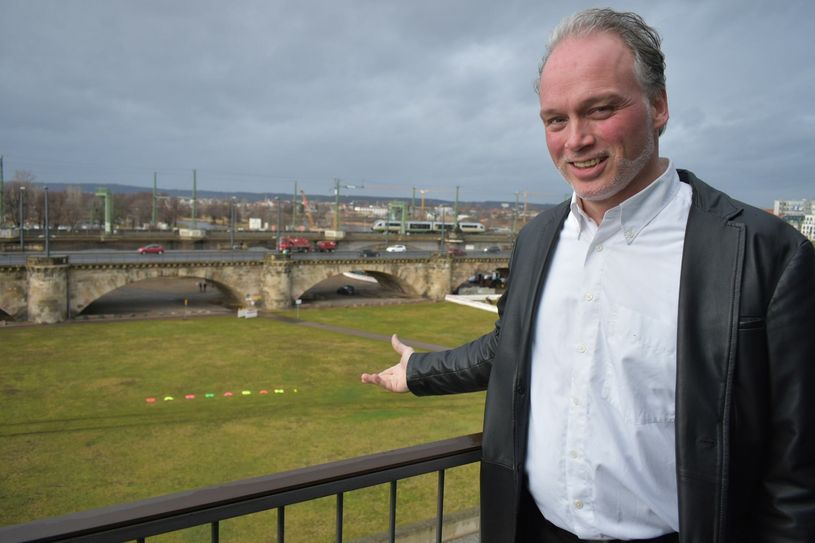 Hierher wird das Zelt des Trocadero Varieté bald ziehen. Bis Ende Februar muss André Sarrasani den Standort ElbePark räumen.                                                                                            Foto: Schiller