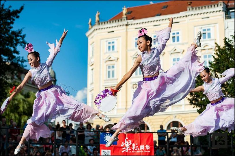 Die Le-Yun dance group. Foto: Pawel Sosnowski