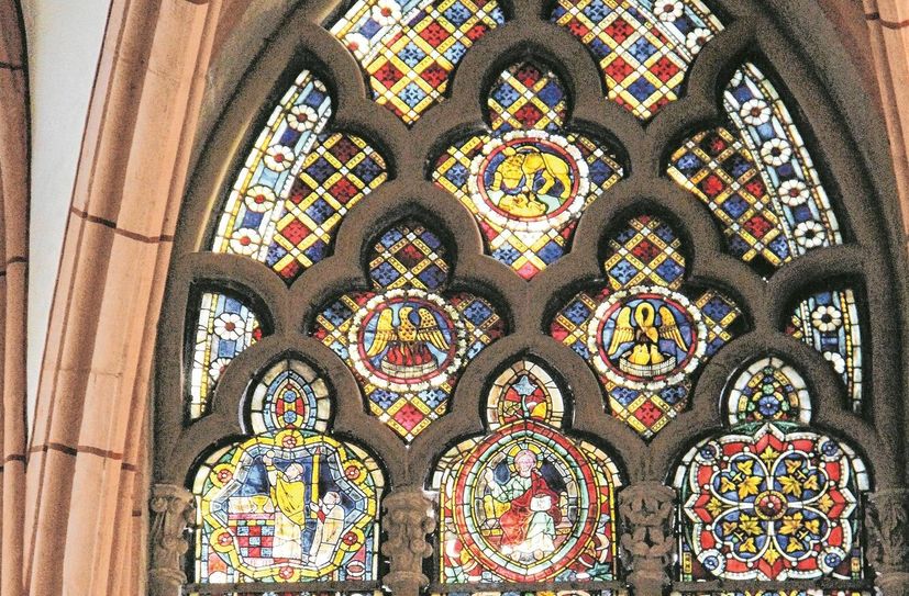 Die Verglasung des Chorscheitelfensters im Meißener Dom wird jetzt wissenschaftlich untersucht. Es ist wohl eines der bedeutetensten gestalteten, historischen Glasfenster Sachsen.