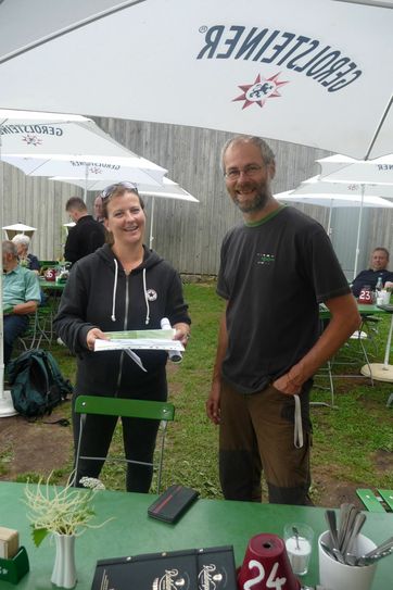 Bergwirtin Jana Römer im Gespräch mit Tomas Salov.  Foto: Fiedler