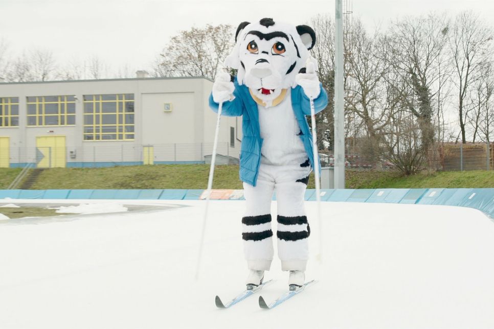 Maskottchen Skitty freut sich auf tolle Stunden auf der Skilanglaufstrecke an der Joynext Arena.
