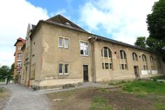 Die Jahre sind ihr anzusehen, deshalb wird nun die alte Turnhalle an der Pulsnitzer Straße saniert.