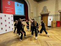 Der Bürgermeister von Montreuil, Patrice Bessac, und der Cottbuser Oberbürgermeister Tobias Schick haben einen "Cottbuser Wunsch" für die künftige Kooperation unterzeichnet. Anlass der Feierstunde im Stadthaus war 60 Jahre Elysee-Vertrag.