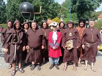 »Historische« Mönche prägten den Ortsnamen des heutigen Münchhausen. Foto: Susanne Gadegast