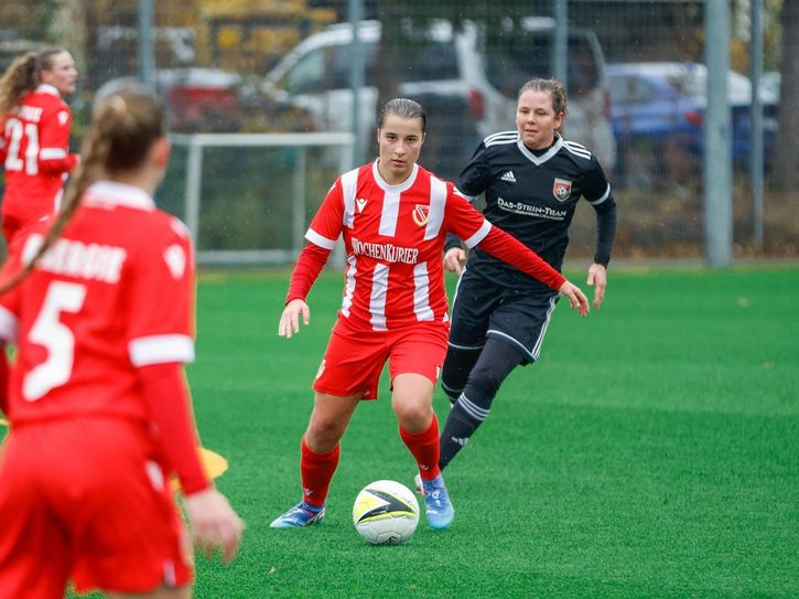 Thea Kuntze am Ball.
