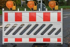 Für Fahrzeuge mit einem Gewicht von über 18 Tonnen ist die Brücke komplett gesperrt.