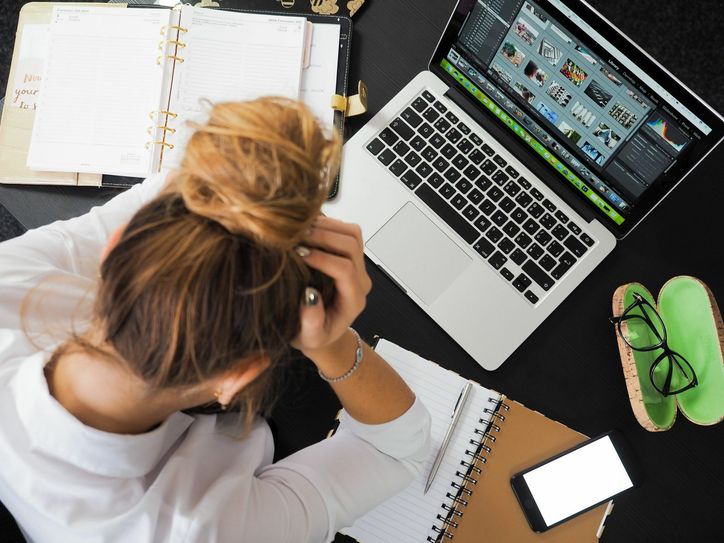 Es gibt nicht wenige Schüler, die ausweglos überfordert sind. Foto: pexels-energepiccom