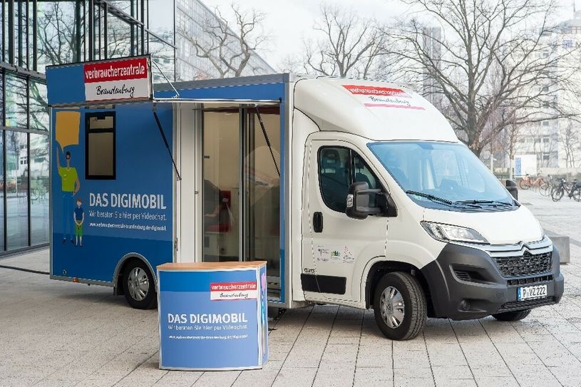 Das Digimobil der Verbraucherzentrale sucht neue Haltestellen. Foto: Thomas Ecke / VZB