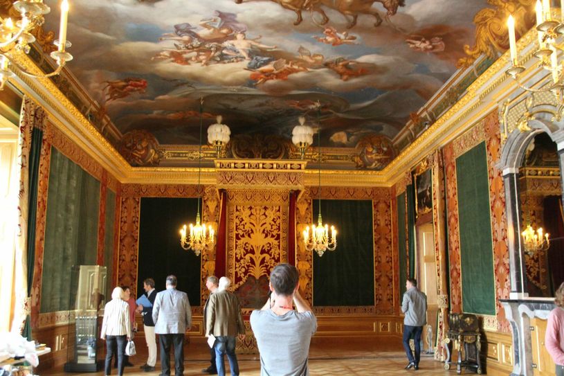 Impressionen aus den Paradezimmern, an denen bis zuletzt mit Hochdruck gearbeitet wird. Für das Eröffnungswochenende 28./29. September gibt es nur noch wenige Restkarten. Fotos: Pönisch