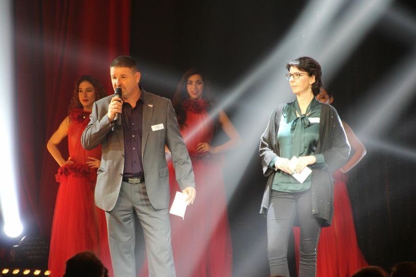 Peter Hatzirakleos (stellv. Verlagsleiter) und Verlagsleiterin Sina Häse begrüßten die Gäste. Fotos: Schramm