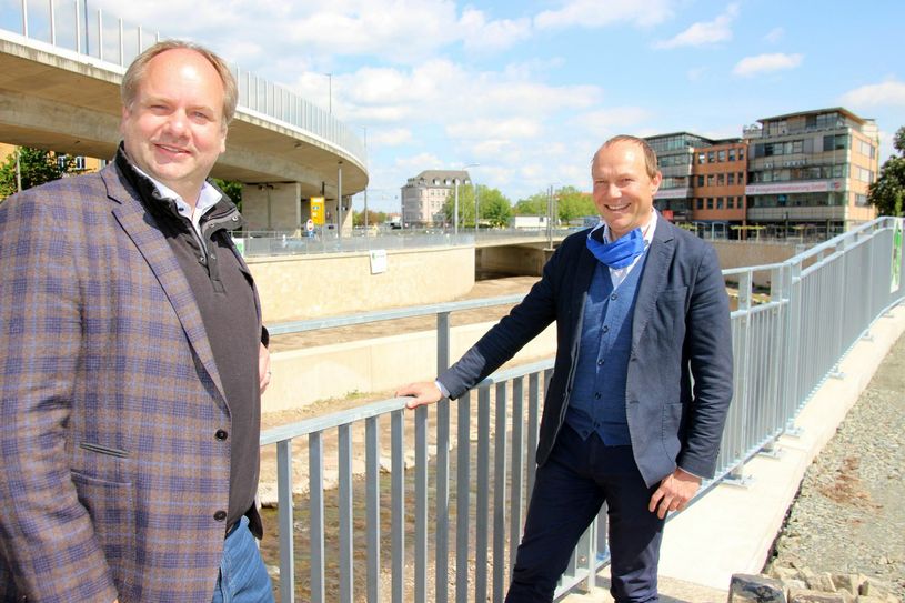 Dresdens Oberbürgermeister Dirk Hilbert  und Sachsens Umweltminister Wolfram Günther (v.l.) gaben am 13 Mai offiziell das Ende der Hochwasserschutzmaßnahmen an der Weißeritz in Dresden bekannt.