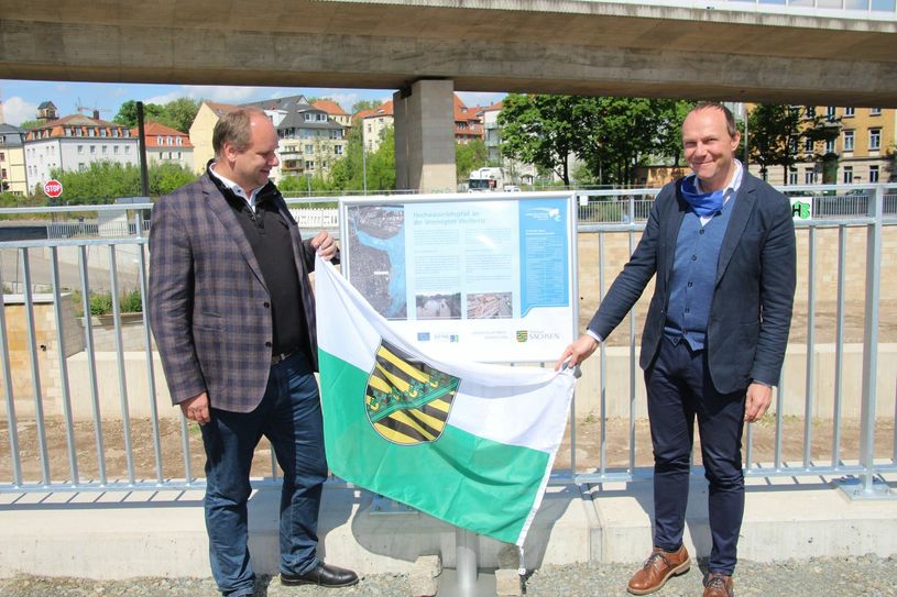 OB Hilbert und Umweltminister Günther weihten auch eine Infotafel ein.