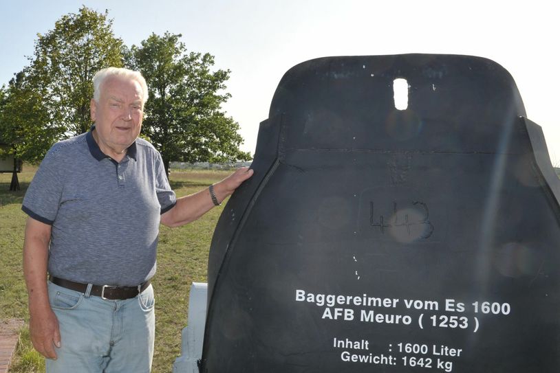 Walter Karge steht am Aussichtspunkt des ehemaligen Tagebau Meuro in Reppist. Den Tagebau hat Walter Karge bis zu seinem Ende begleitet. Foto: Peter Aswendt