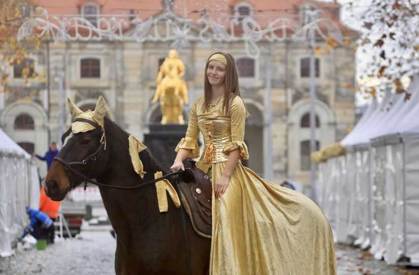 Goldene Reiterin Julia Spirling ist die diesjährige Schutzpatronin des Augustusmarktes.