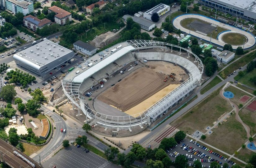 Baustelle des Heinz-Steyer-Stadions aus der Vogelperspektive im Juli 2023.