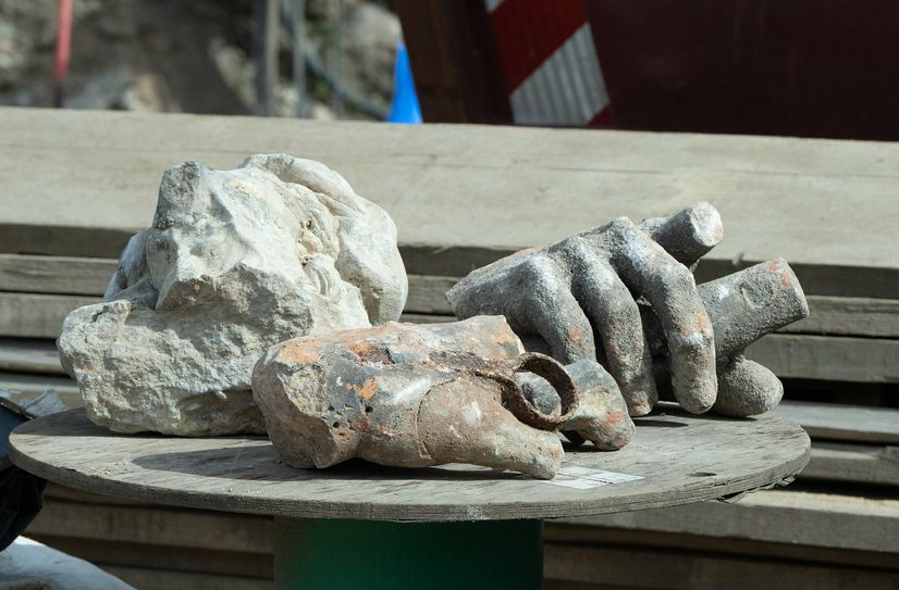 Blick auf einige der Fundstücke der archäologischen Ausgrabungen.