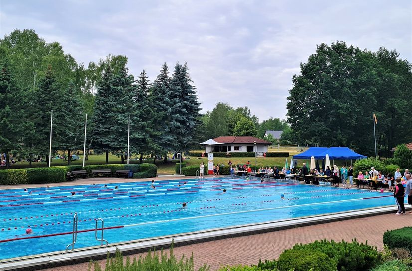 Für ihr großes Spendenschwimmen konnten die Mädchen und Jungen erneut das Freibad Kochsagrund nutzen.