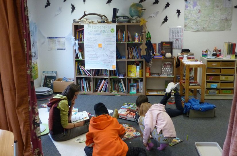Derzeit lernen 24 Kinder in den Klassenstufen 1 bis 5 an der Freien Alternativschule.